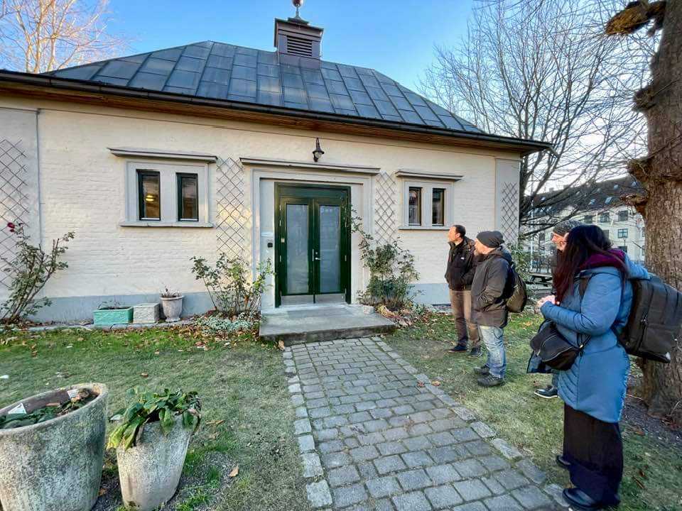 Photo of EDGE members approaching a building